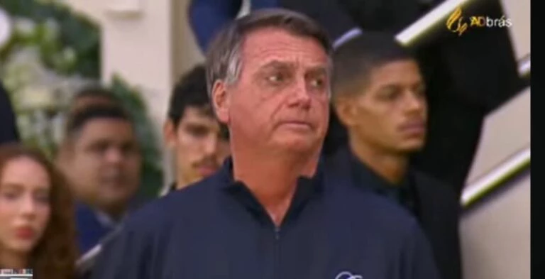 Jair Bolsonaro vai ao velório se despedir de bispa Keila Ferreira