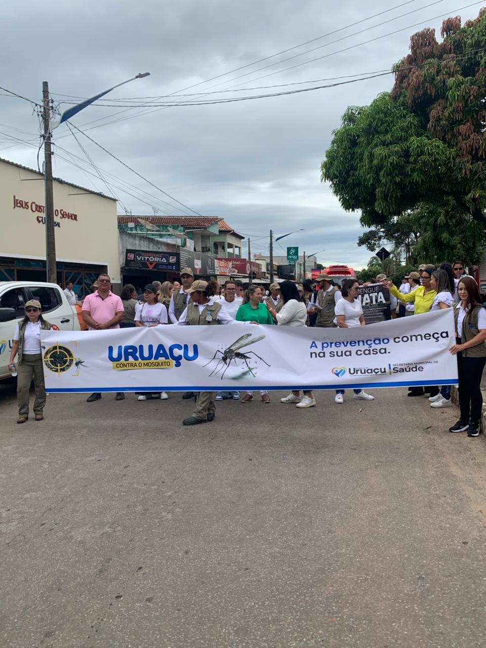 Caminhada mobiliza Uruaçu no combate ao mosquito da dengue