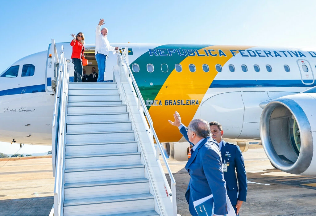 Em 2023, Lula teve mais agendas no exterior que viagens no Brasil