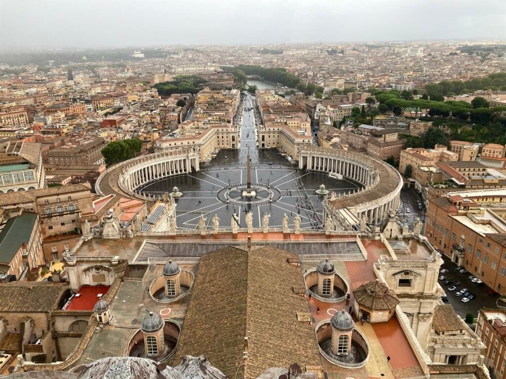 Vaticano sustenta que bênção a casais gays não é heresia