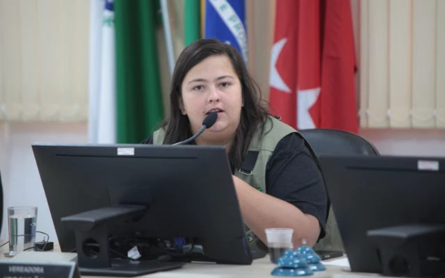 Vereadora quer proibir músicas violentas e obscenas em escolas