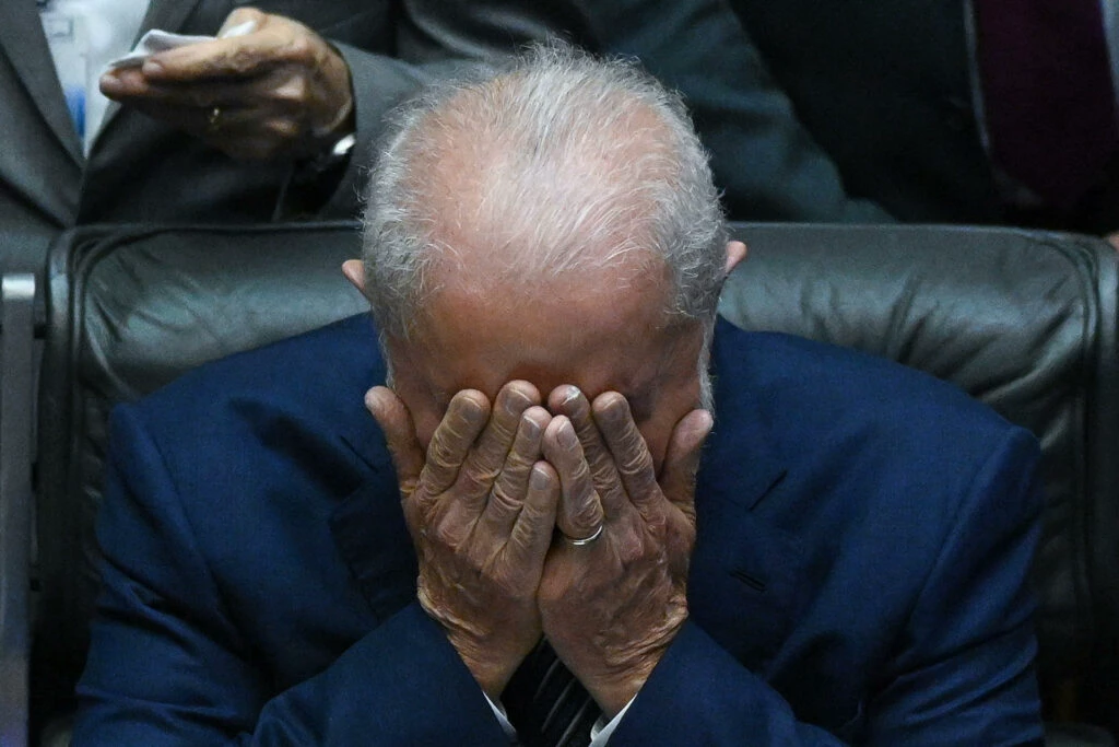 Lula descartou a compra de vacinas em 2023 e dengue bate recorde de casos