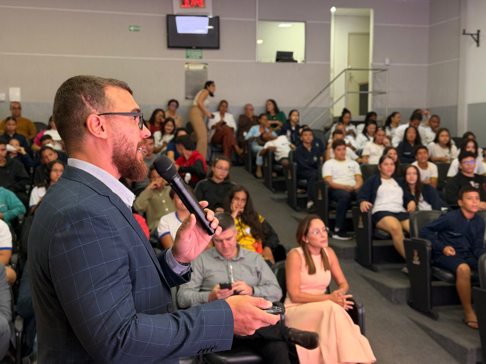 Câmara de Uruaçu promove palestra sobre segurança na internet