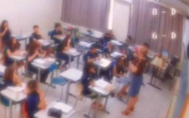 Professora assusta alunos ao dizer que seriam mortas se Flávio Bolsonaro vencer