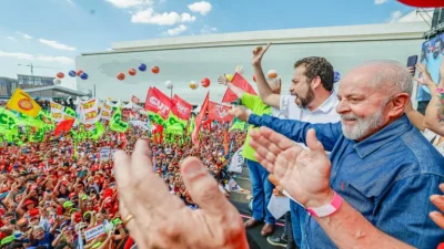 Lula-durante-ato-em-que-pediu-voto-para-Boulos-768x512