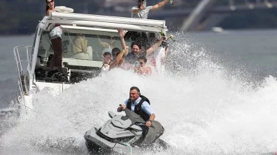 bolsonaro-passeio-de-jet-ski-lanchaciata-em-brasília-