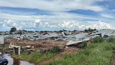 temporal-provoca-desabamento-de-galpao-em-uruacu